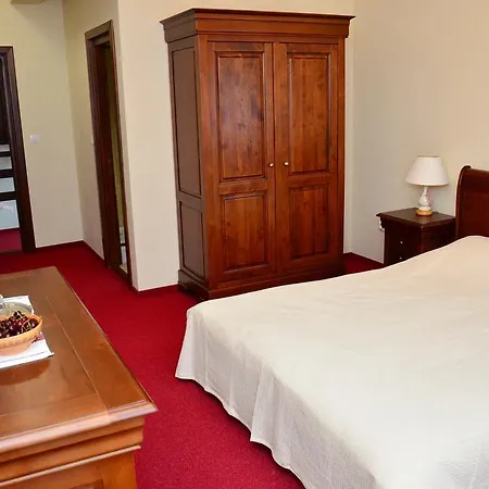 Гостевой дом Pensiunea Valea Pinului 4*